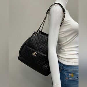 Chanel Lambskin Black Quilted Drawstring Bucket Bag Exterior Pocket Crossbody